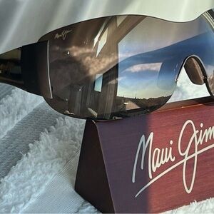 Maui Jim Kula MJ 514-23 Polorized Lenses Women pre-owned.